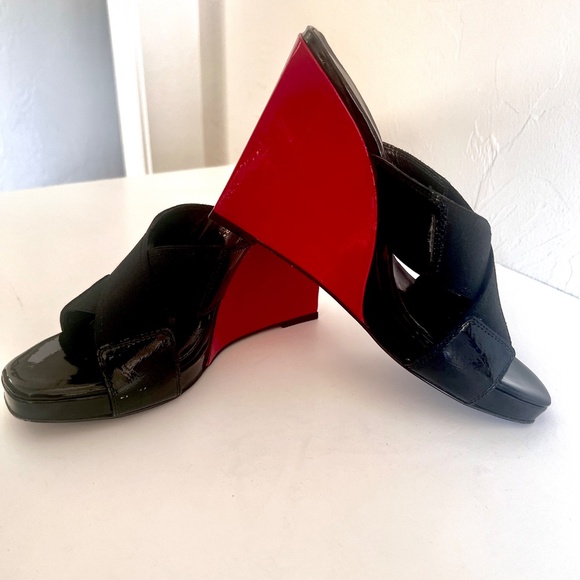 Donald Pliner Ishi Black/Red Patent Leather Elastic Strap Wedge Sandals 8.5M - Picture 3 of 16